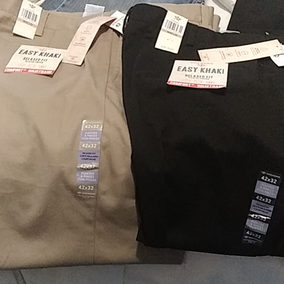 Kaki's - Picture 1 of 1